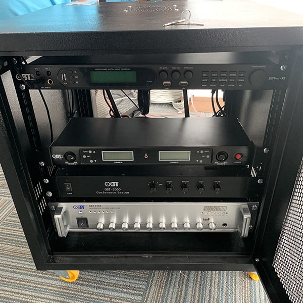 Hình ảnh bộ trung tâm OBT 3000 và thiết bị trong tủ rack